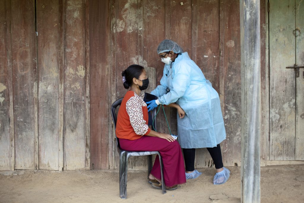 Doctor Ankita Lakshmanan examines Ibema Leima, a 36-year-old mother of two. She is self-isolating with her husband Nanjam Rajan Meitiei at a former primary school in Oksu village, in East Imphal.  © Nikhil Roshan